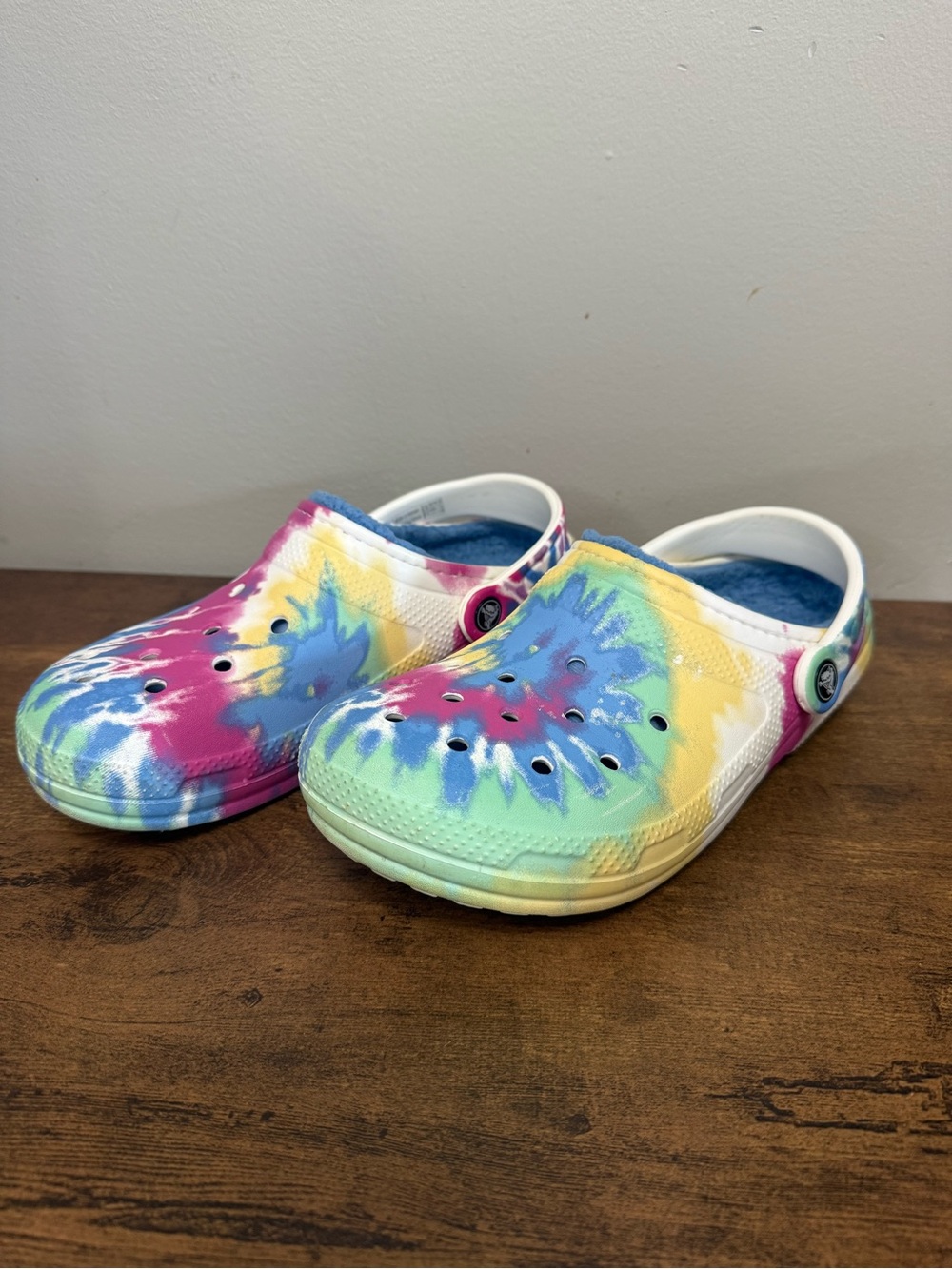 Crocs Tie-Dye Slip-On Fur Lined Clogs - Multicolor Womens Size 9; Men's Size 7
